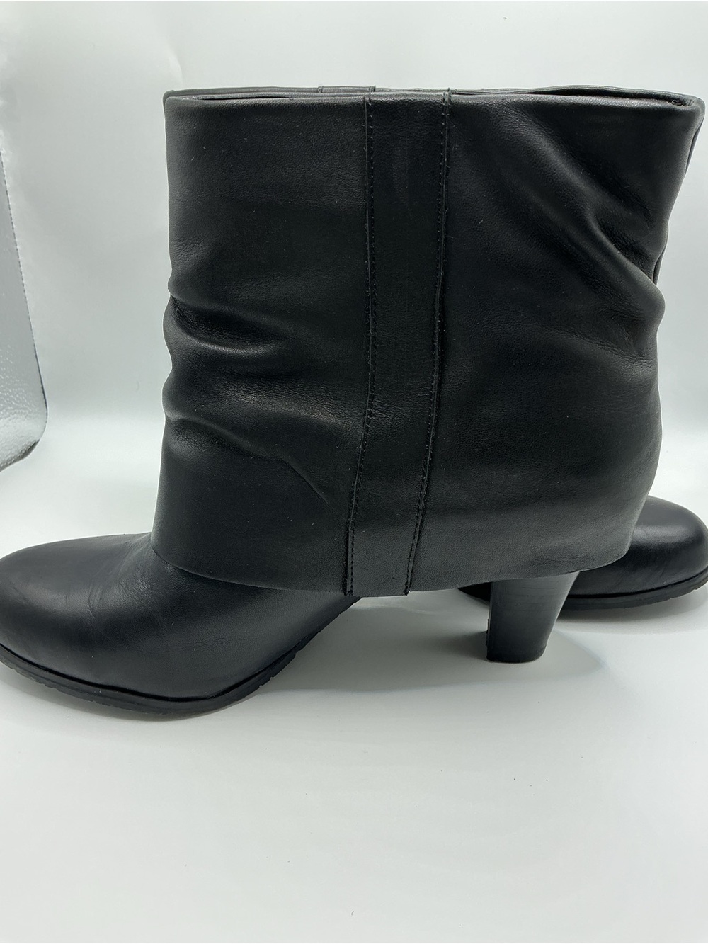 BCBG Paris Cinelia Black Leather Fold Over Cuff Ankle Boots Woman Size 7.5 - Picture 6 of 6